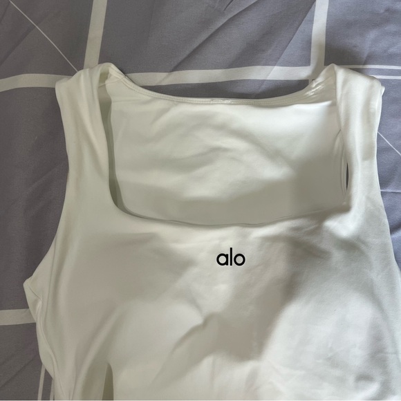 ALO Yoga White Sports Bra and Pleated Tennis Skirt Set - Picture 3 of 14